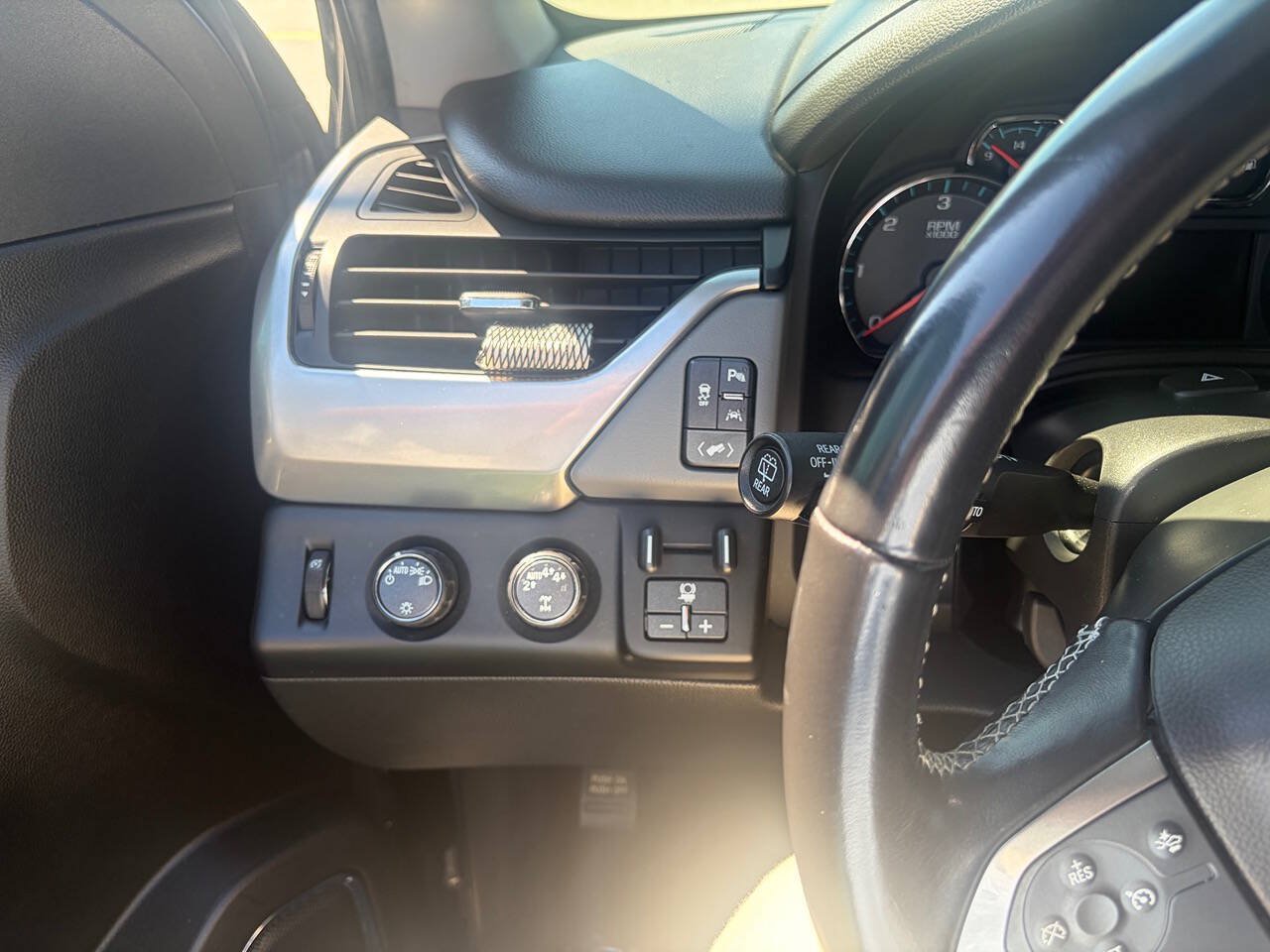 Used 2019 Chevrolet Tahoe LT w/ Max Trailering Package AWD/4WD image 12