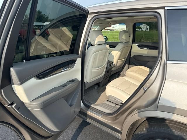 Used 2022 Cadillac XT6 Premium Luxury AWD/4WD image 38