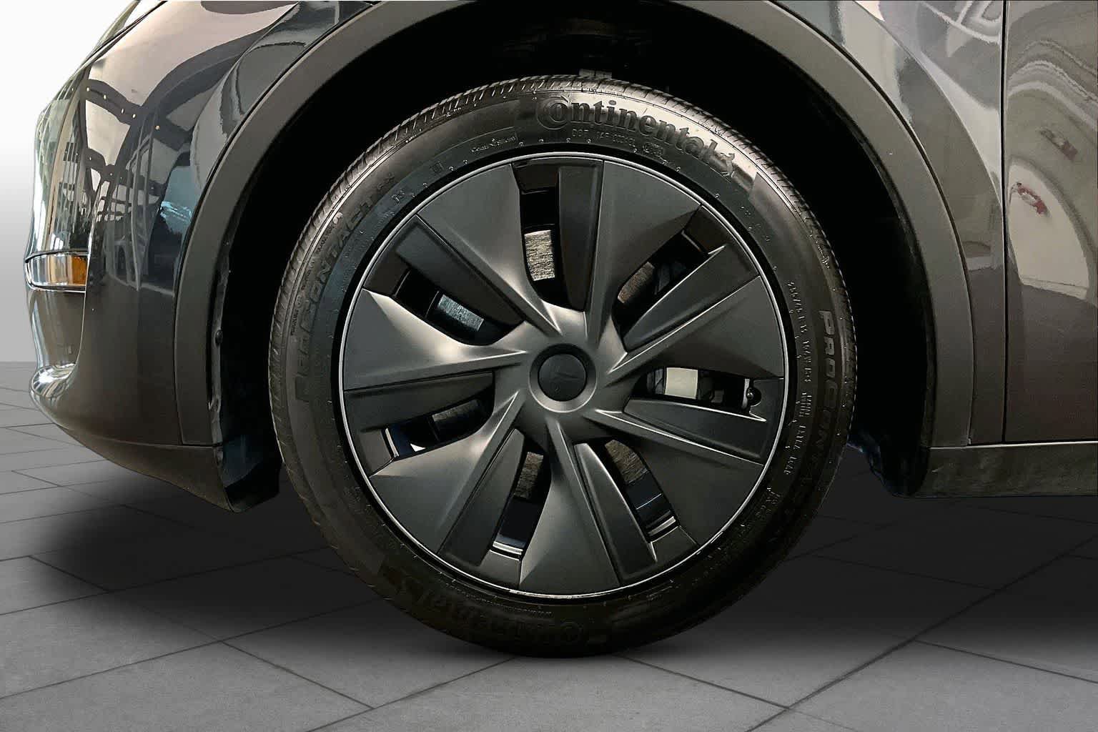 Used 2024 Tesla Model Y 2WD image 9