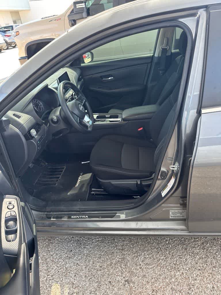 Used 2024 Nissan Sentra SV FWD image 11