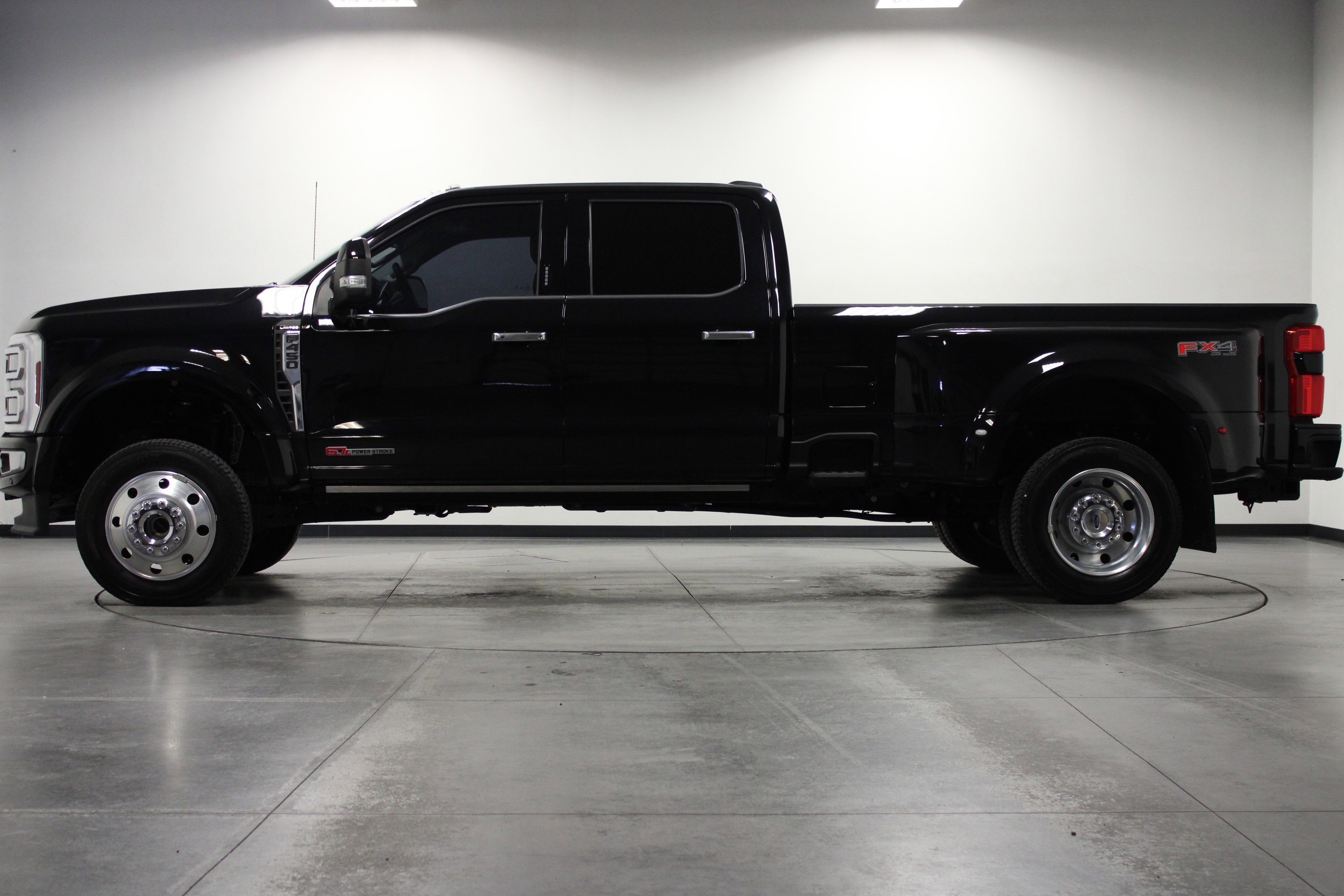 Used 2023 Ford F450 Limited w/ FX4 Off-Road Package image 7