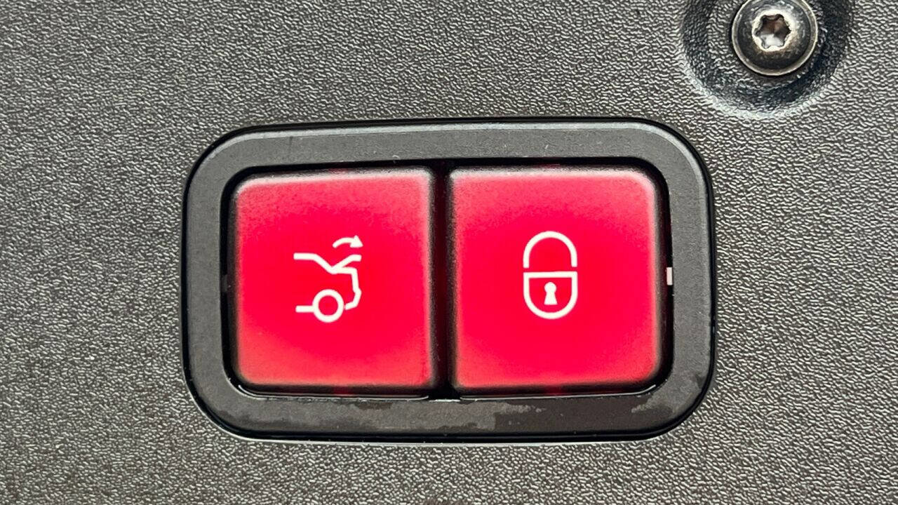 Used 2010 Mercedes-Benz CL 550 CL 550 4MATIC AWD 2dr Coupe image 44