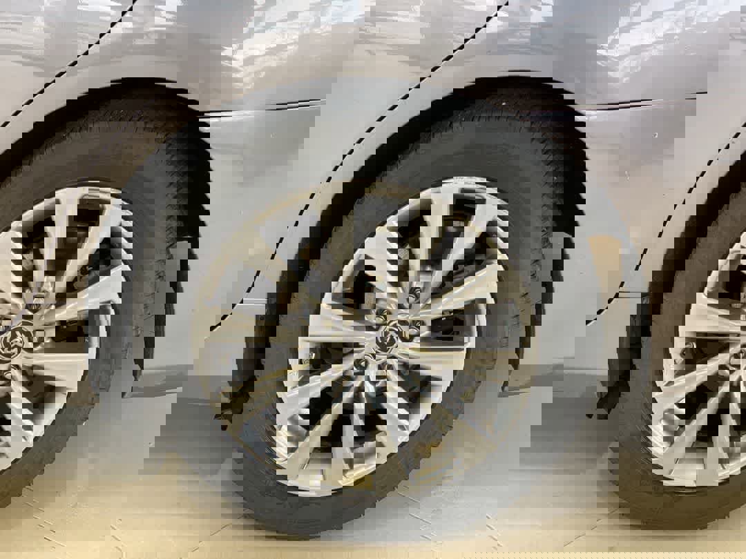 Used 2017 Toyota Camry XLE w/ Moonroof Package image 13