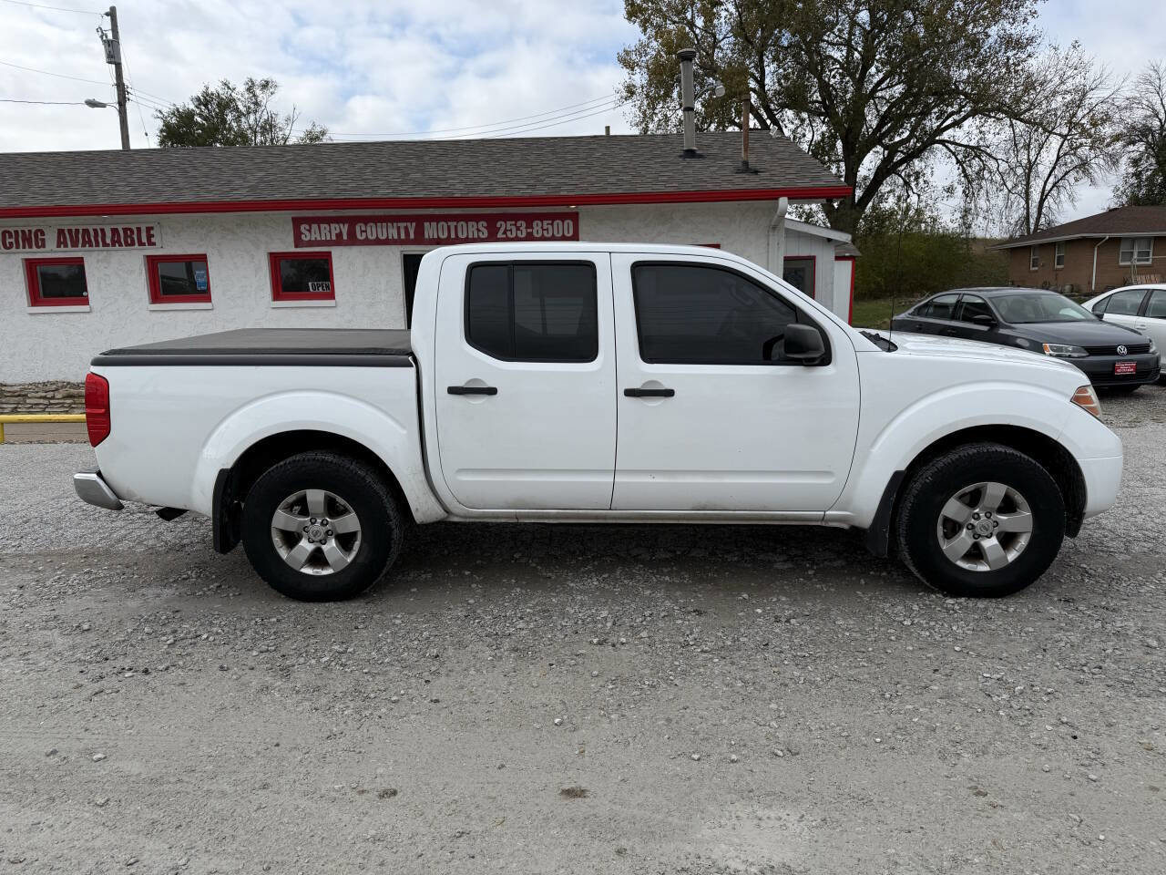 Used 2012 Nissan Frontier SV image 2