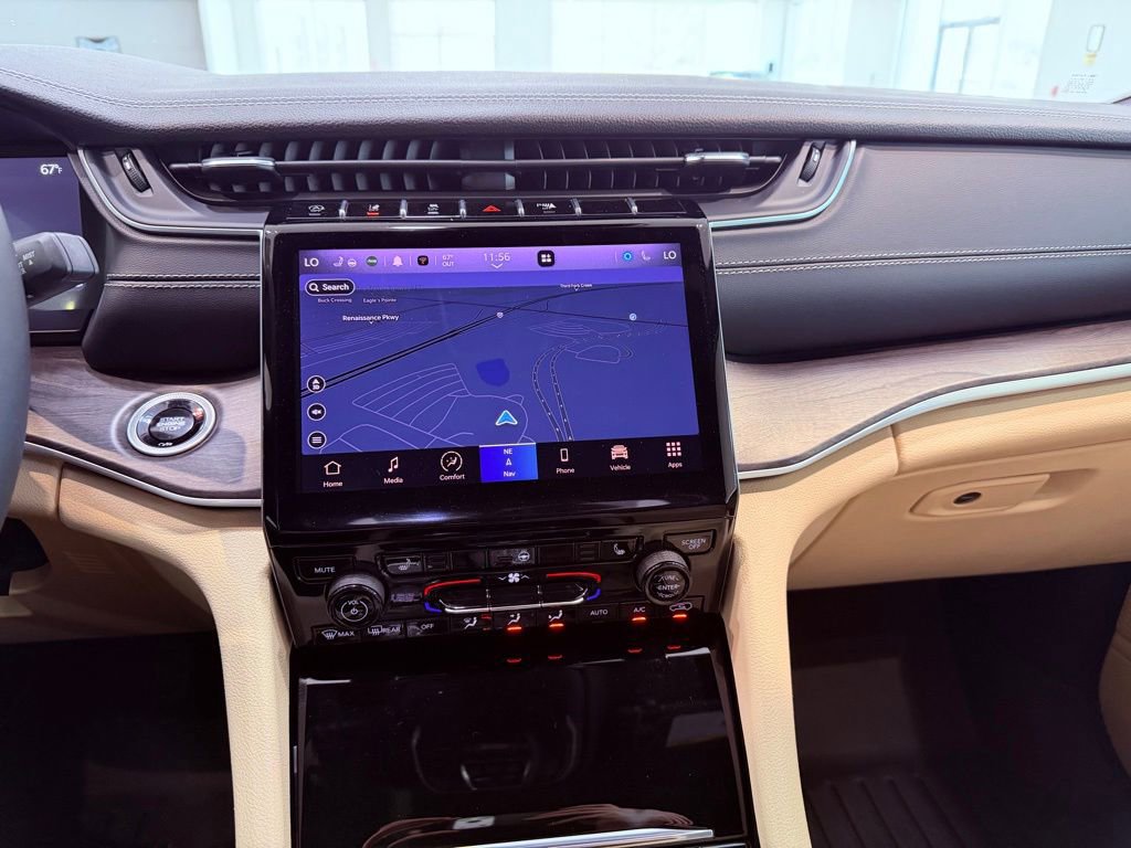 Used 2024 Jeep Grand Cherokee Limited w/ Black Appearance Package image 27