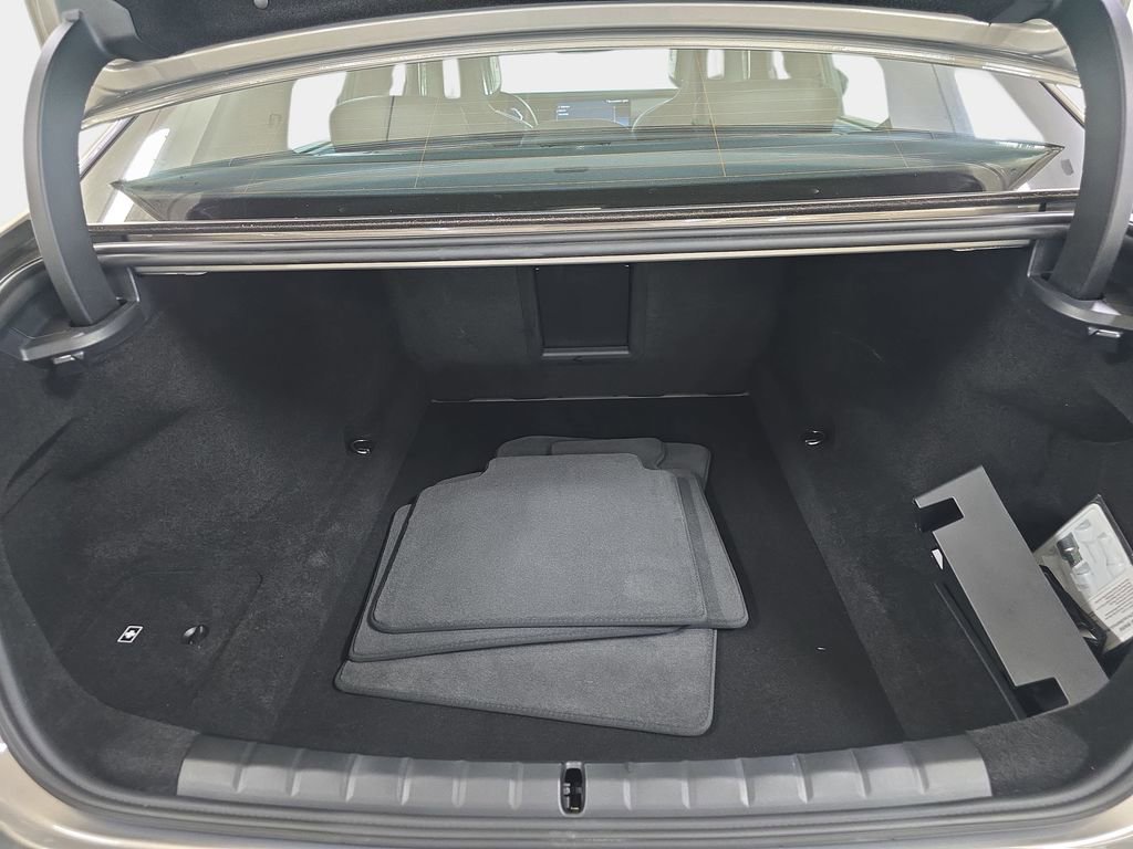 Certified 2023 BMW 760i xDrive image 30
