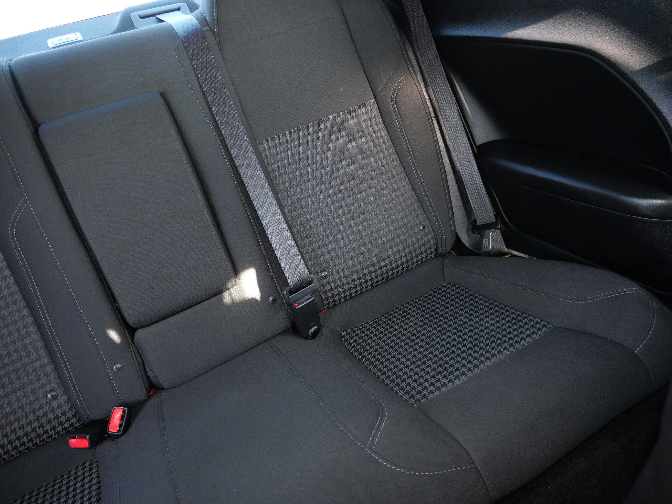 Used 2016 Dodge Challenger SXT w/ Driver Convenience Group RWD image 14