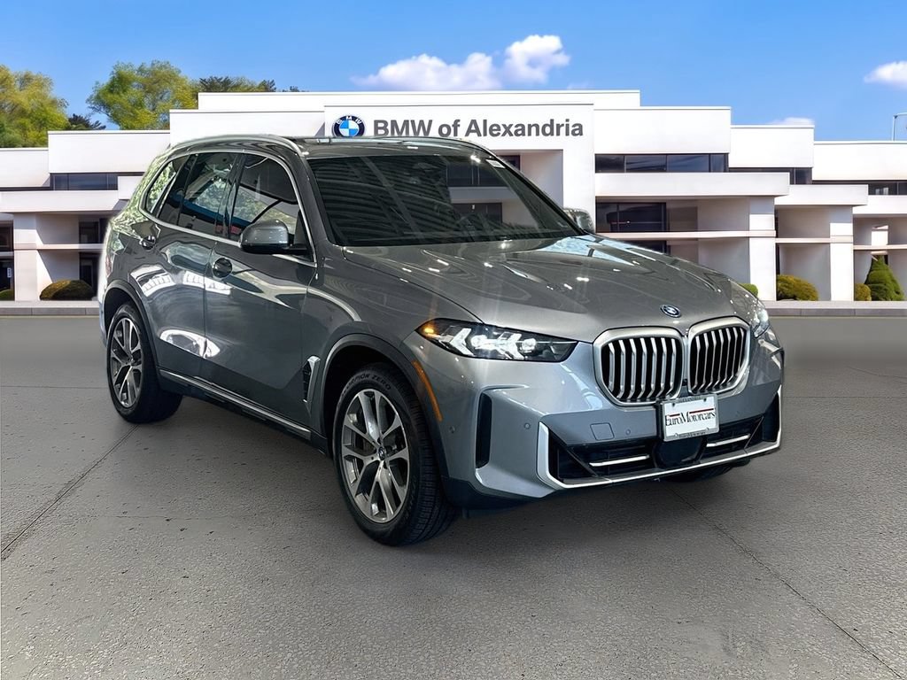 Used 2024 BMW X5 xDrive50e AWD/4WD image 3