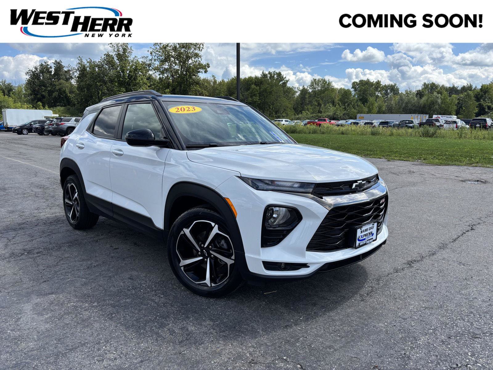 Used 2023 Chevrolet TrailBlazer RS w/ Convenience Package FWD image 1