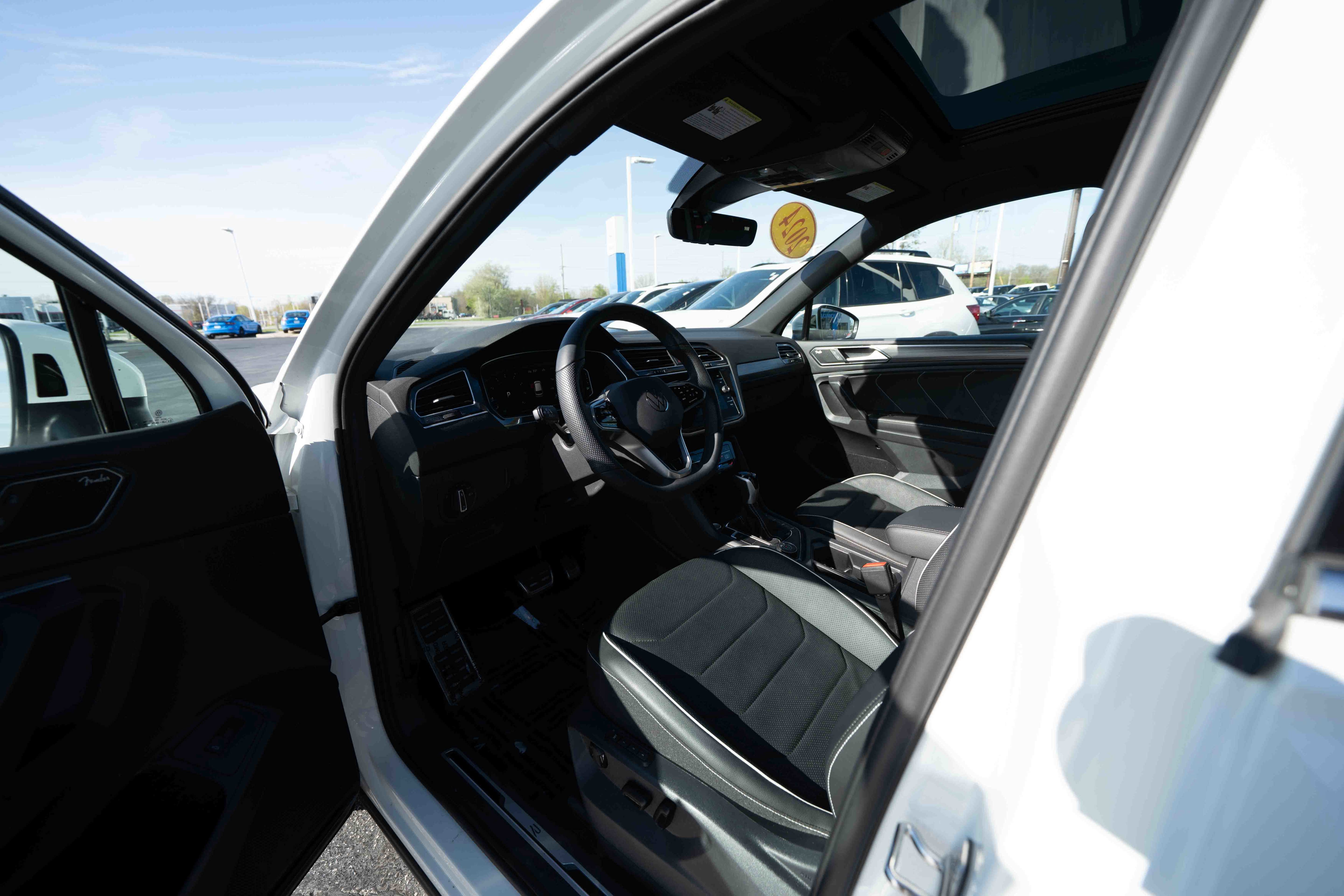 Used 2024 Volkswagen Tiguan SEL R-Line image 8