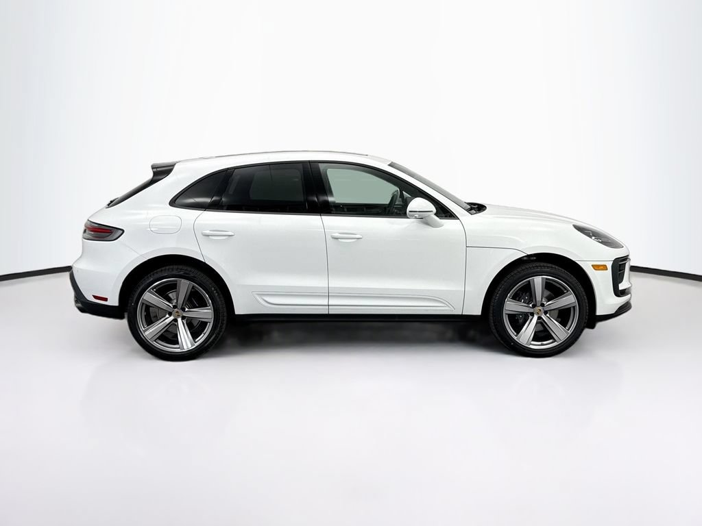 Used 2026 Porsche Macan AWD/4WD image 8