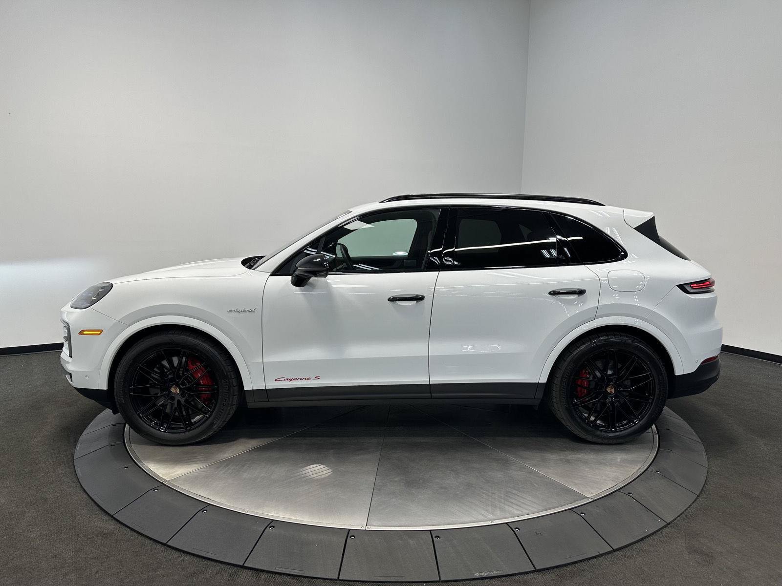 Certified 2026 Porsche Cayenne S AWD/4WD image 2