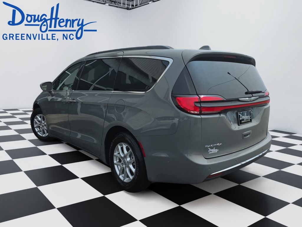 Used 2022 Chrysler Pacifica Touring-L FWD image 3