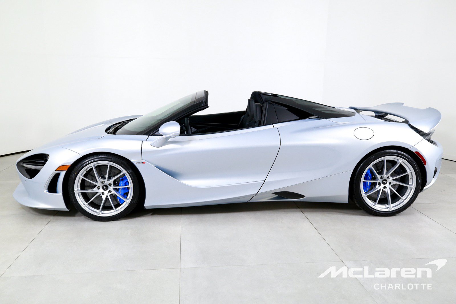 Used 2026 McLaren 750S Spider RWD image 7