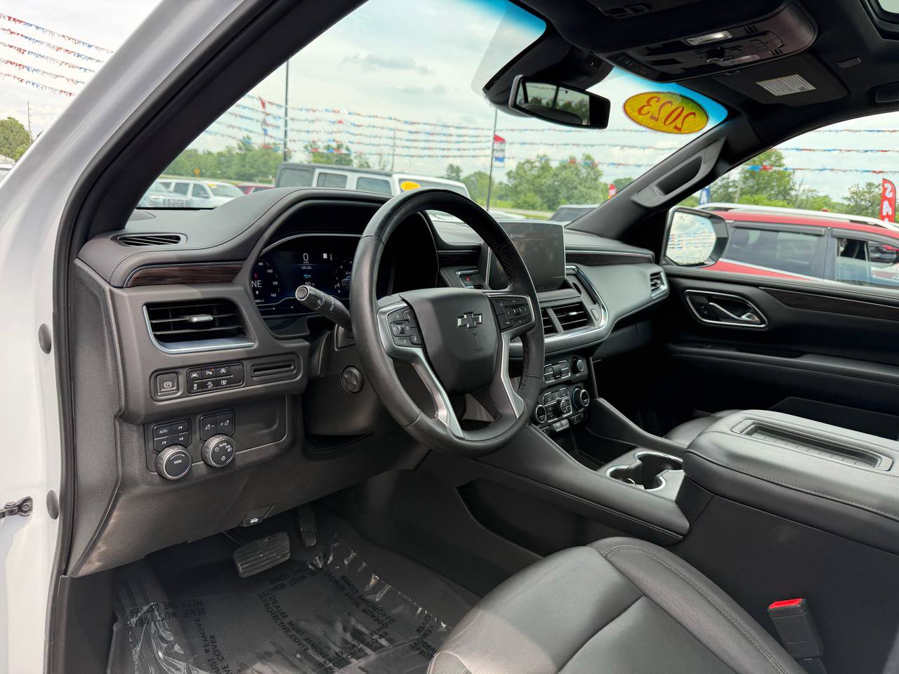 Used 2023 Chevrolet Tahoe Z71 w/ Luxury Package AWD/4WD image 14