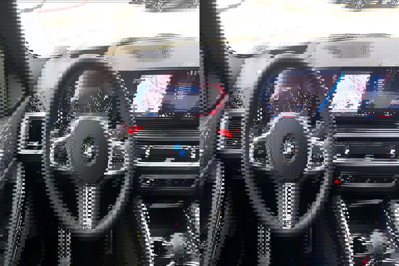 Used 2025 BMW X6 M Competition w/ Executive Package image 5