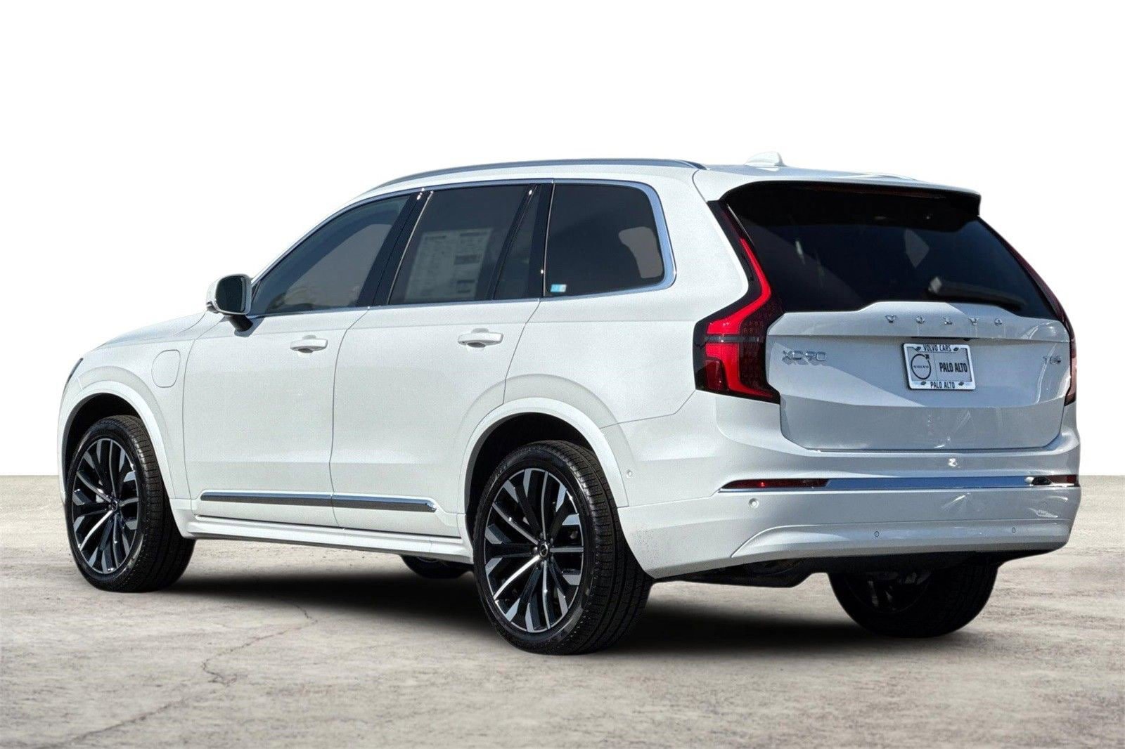 Used 2026 Volvo XC90 T8 Plus w/ Protection Package Premier AWD/4WD image 6