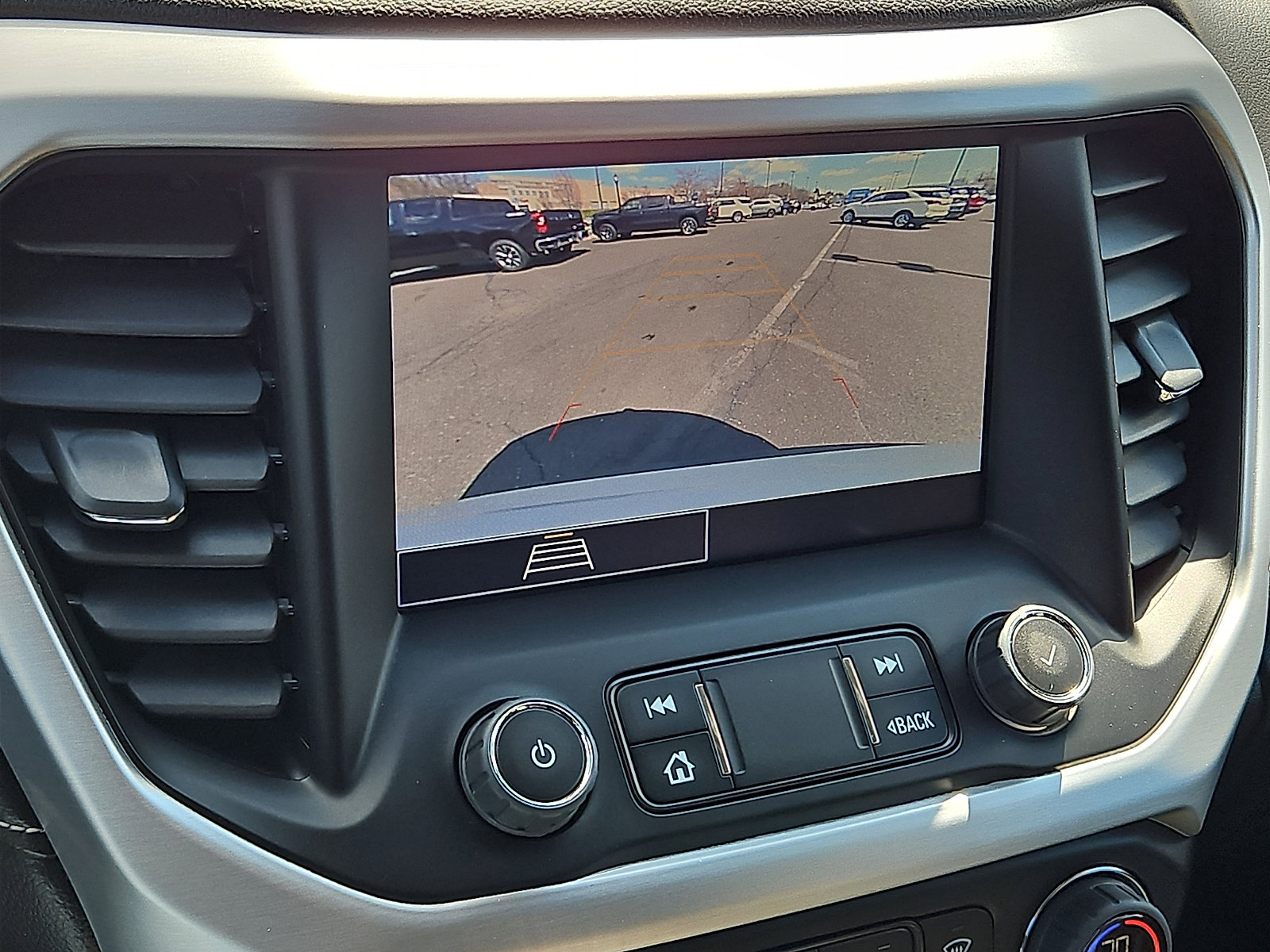 Used 2023 GMC Acadia SLE w/ Driver Convenience Package FWD image 17