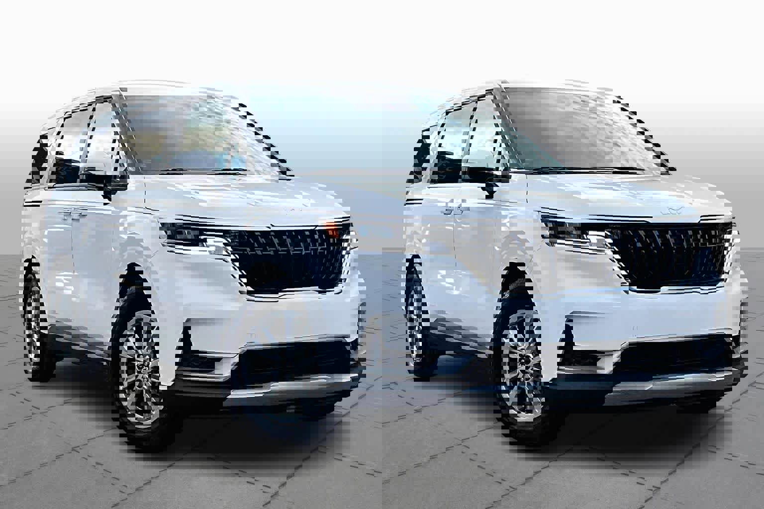 Used 2024 Kia Carnival LX image 3