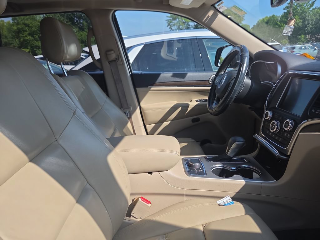 Used 2017 Jeep Grand Cherokee Limited AWD/4WD image 10