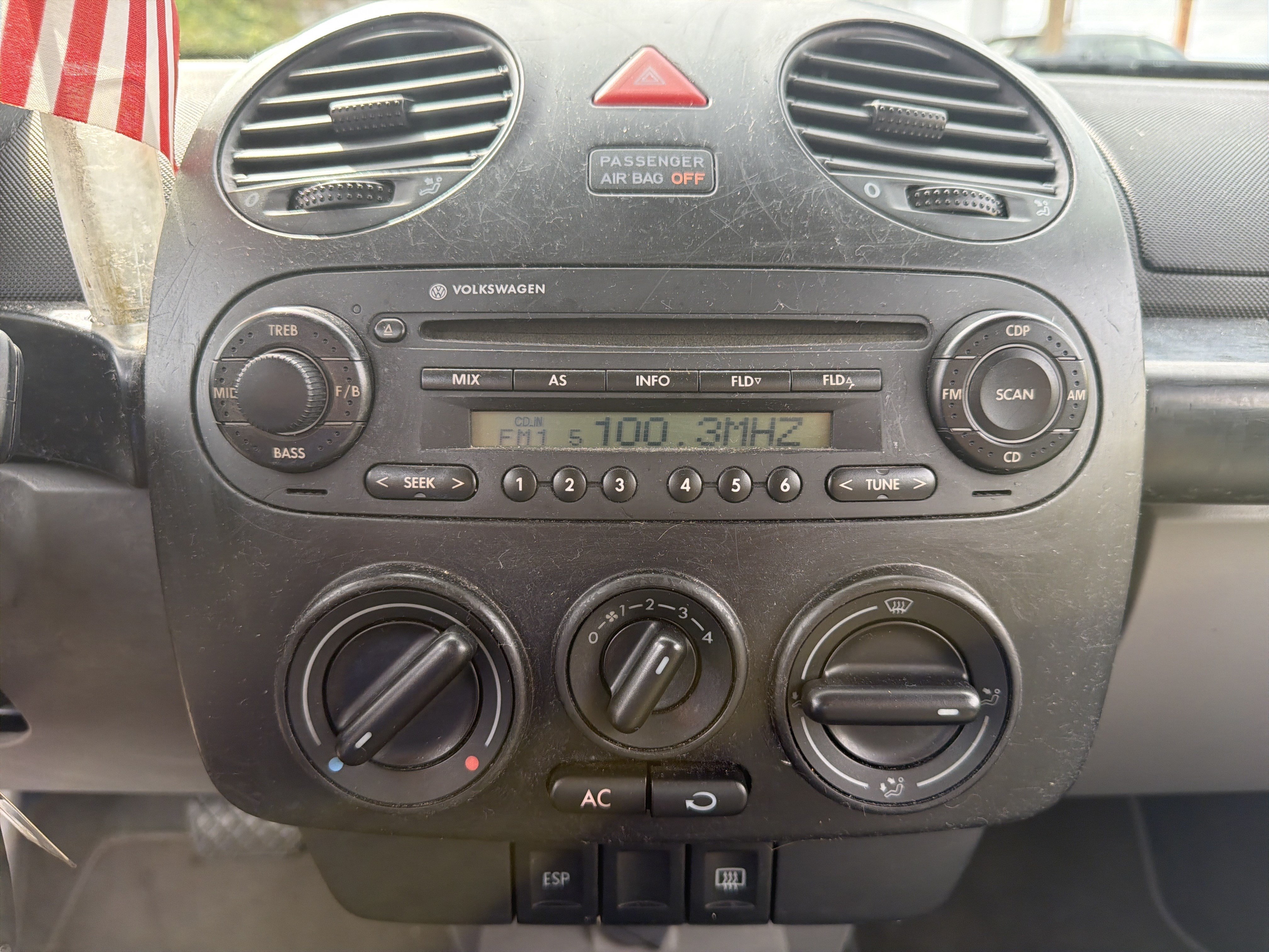 Used 2005 Volkswagen Beetle GL FWD image 11