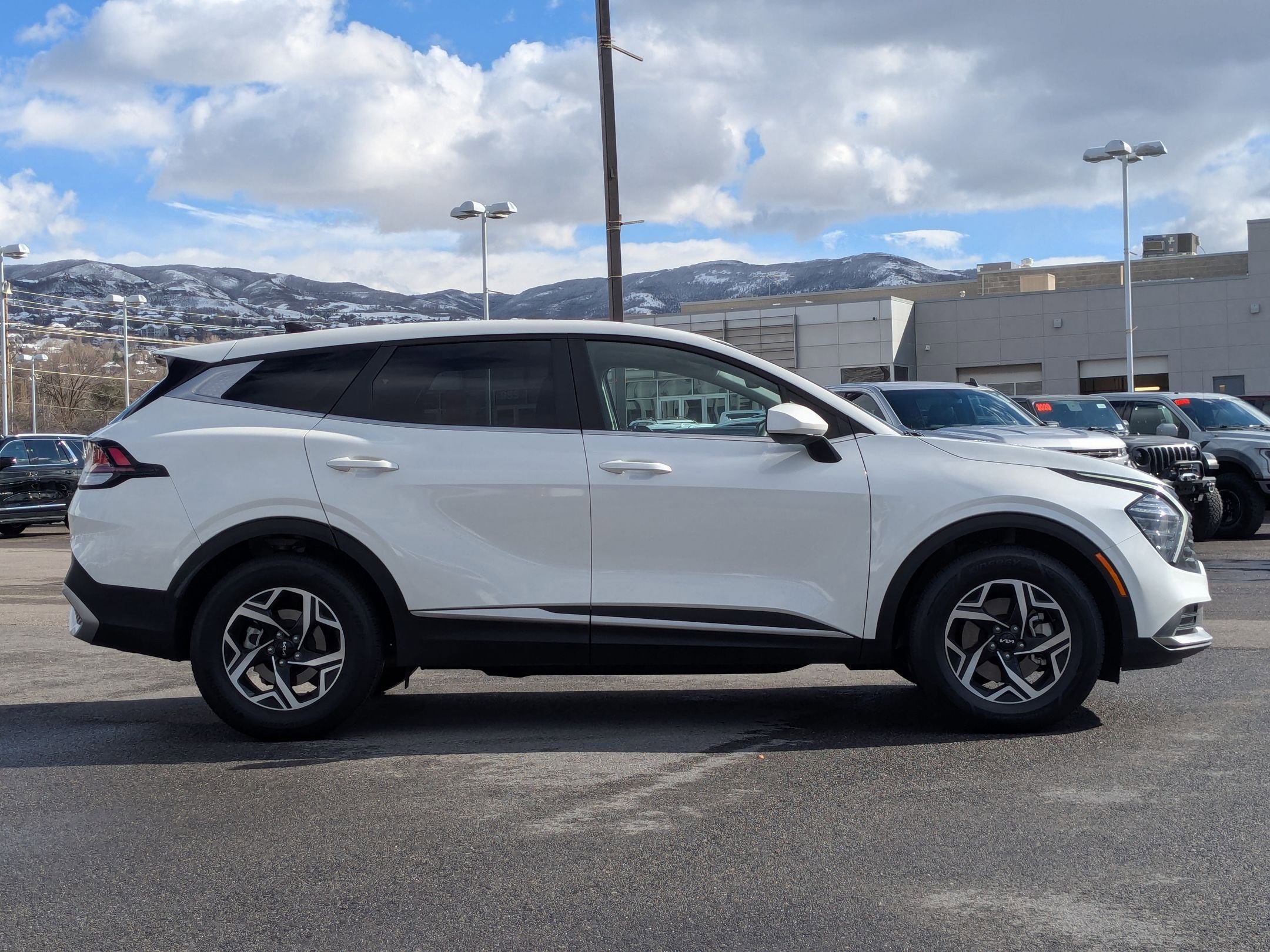 Used 2024 Kia Sportage LX image 7