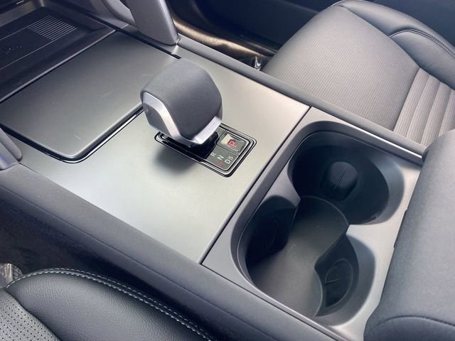 Used 2025 Land Rover Discovery Sport Dynamic SE image 9