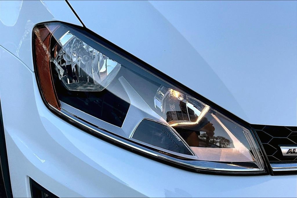 Used 2017 Volkswagen Golf Alltrack SEL image 38