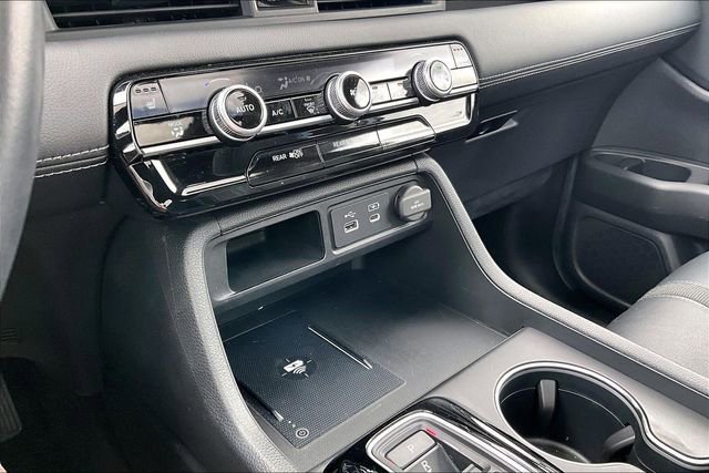 Certified 2023 Honda Pilot Touring image 22