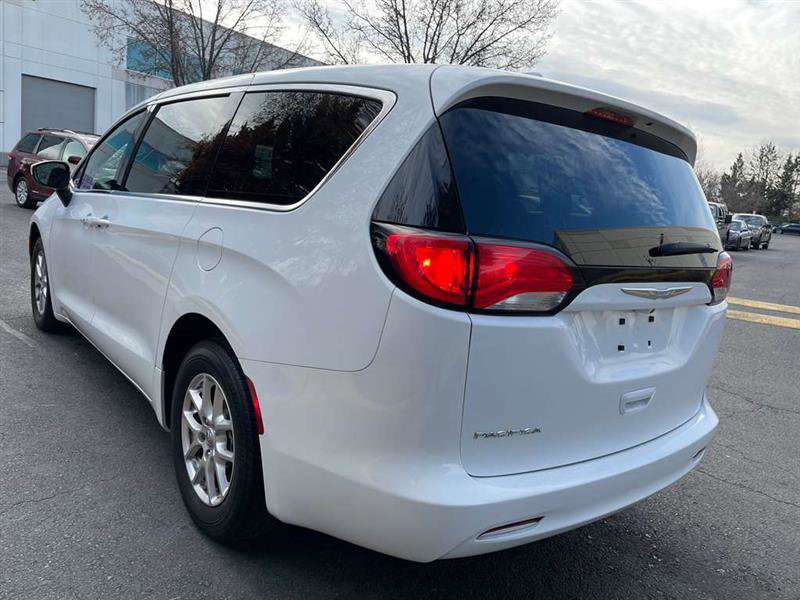 Used 2017 Chrysler Pacifica LX image 33