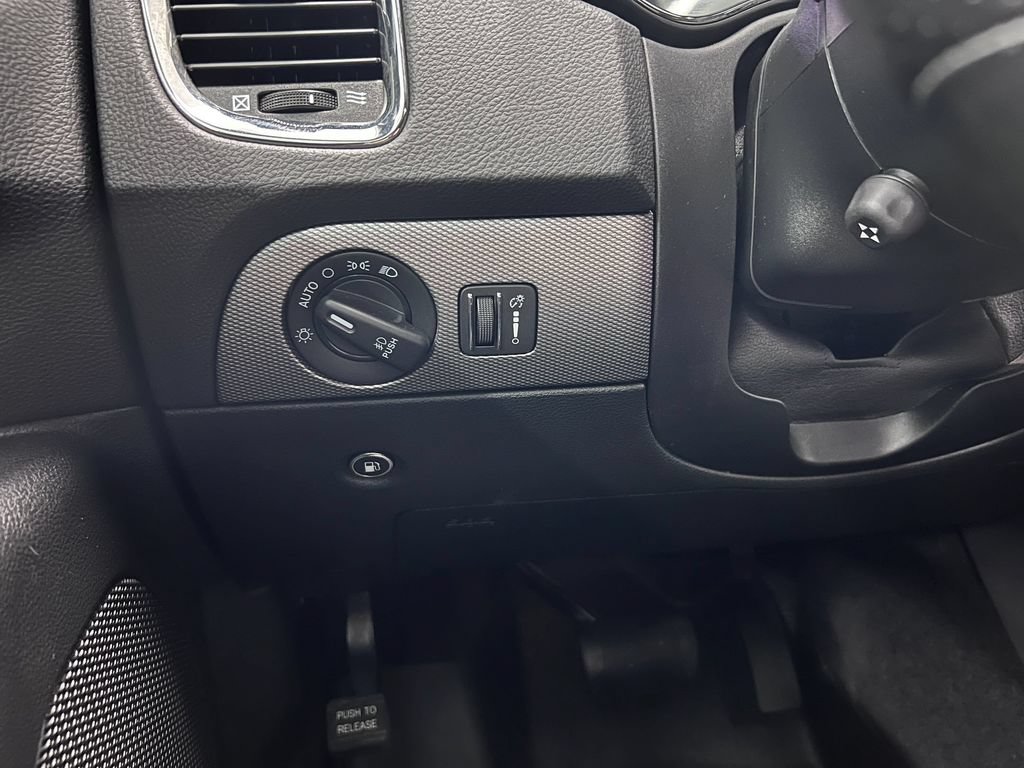 Used 2018 Dodge Durango R/T w/ Technology Group AWD/4WD image 29