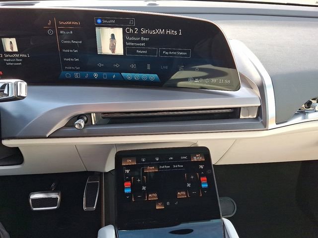 New 2026 Cadillac Vistiq Luxury image 10