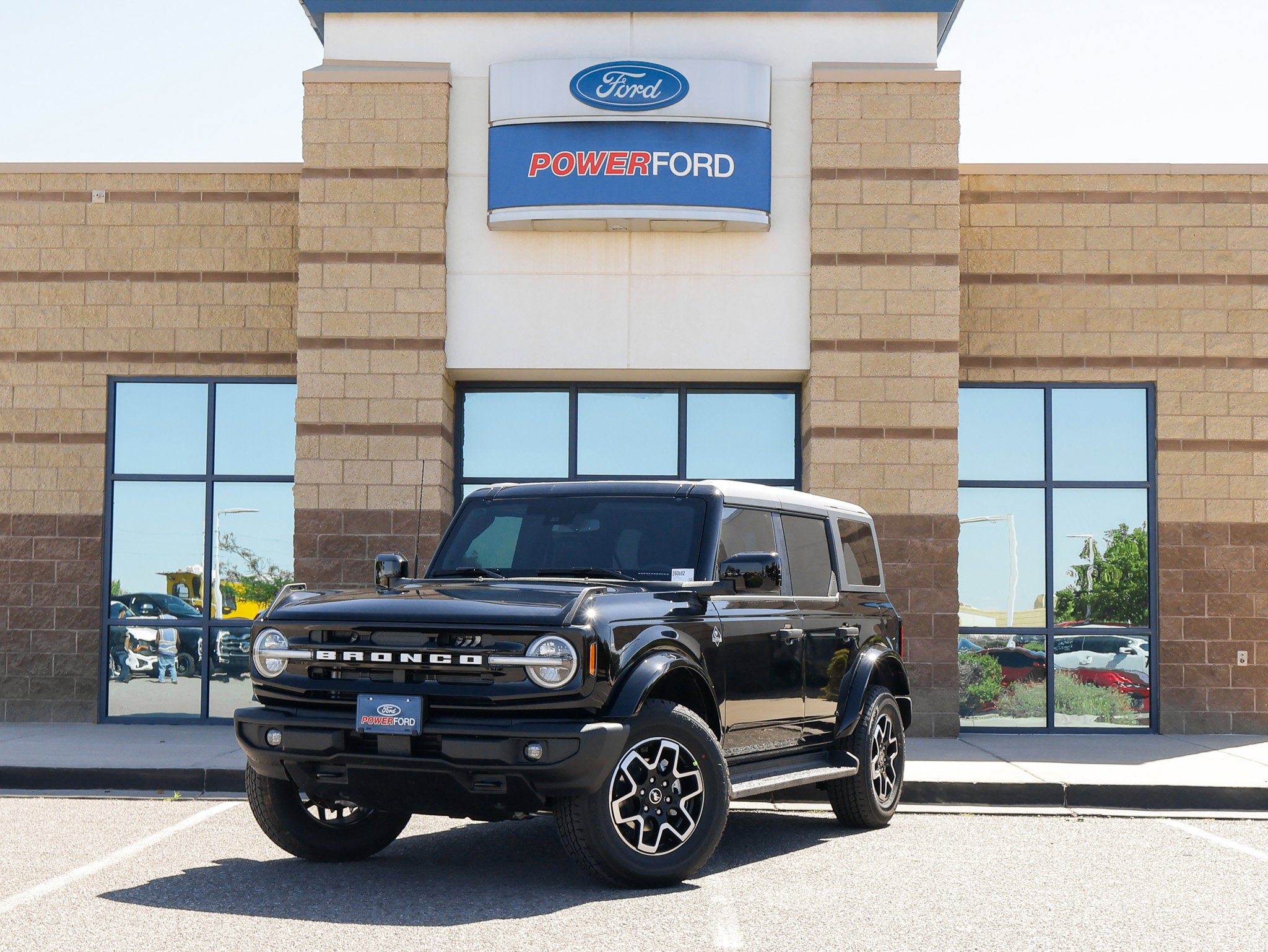 New 2026 Ford Bronco Outer Banks AWD/4WD image 2