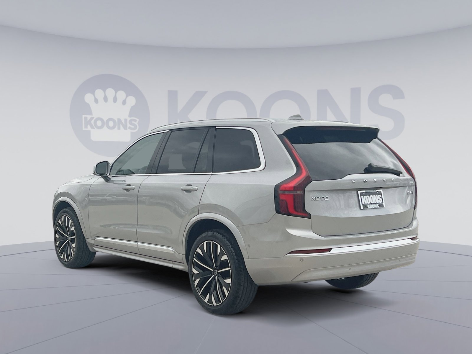 Certified 2025 Volvo XC90 B6 Plus AWD/4WD image 4