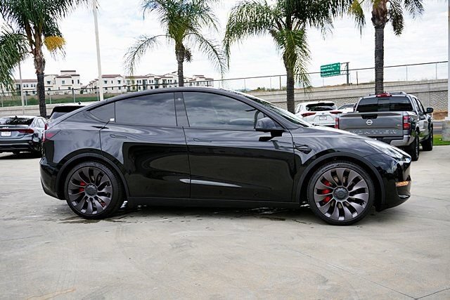 Used 2021 Tesla Model Y Performance AWD/4WD image 3