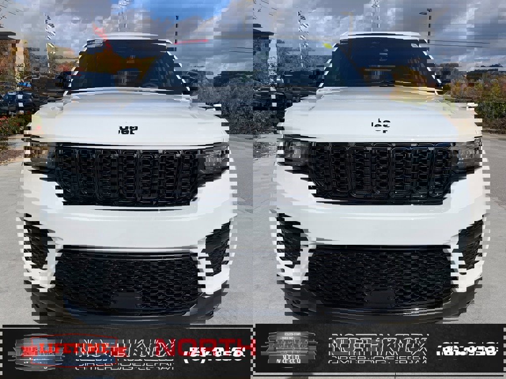 New 2025 Jeep Grand Cherokee Altitude image 32