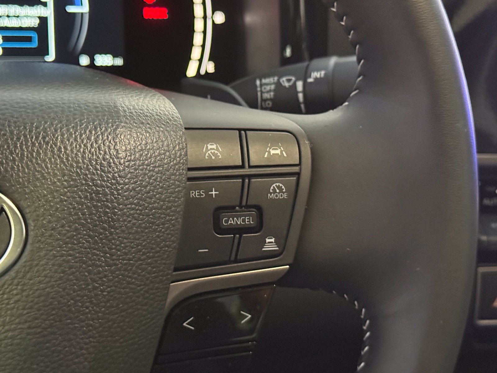 Used 2025 Toyota Camry SE w/ Convenience Package FWD image 28
