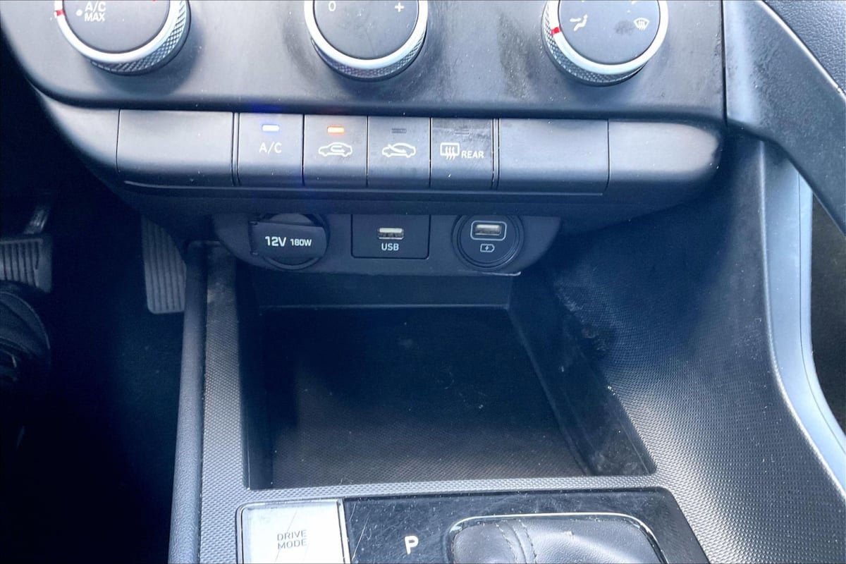 Used 2021 Hyundai Elantra SE image 30