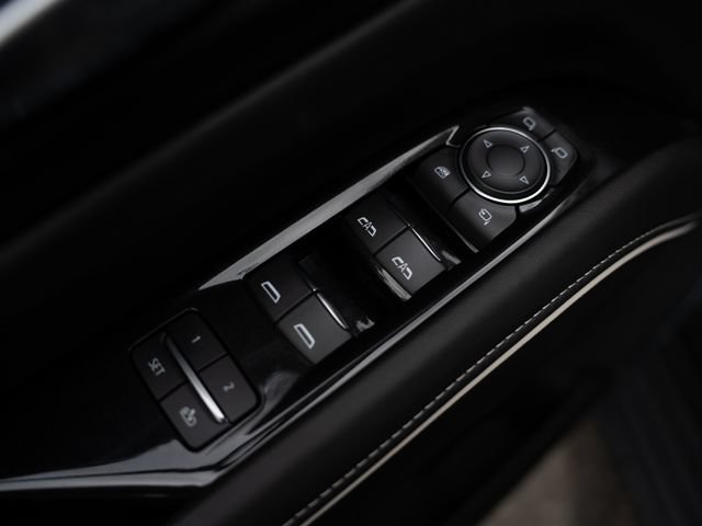 Used 2023 Cadillac Escalade V AWD/4WD image 16
