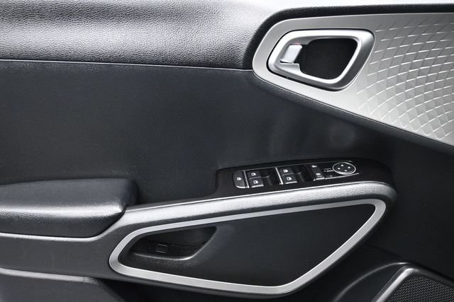Used 2023 Kia Soul LX FWD image 8