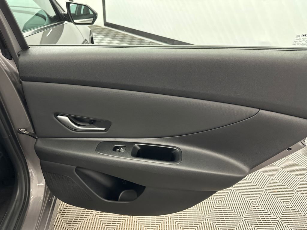 Used 2023 Hyundai Elantra Limited w/ Cargo Package FWD image 18
