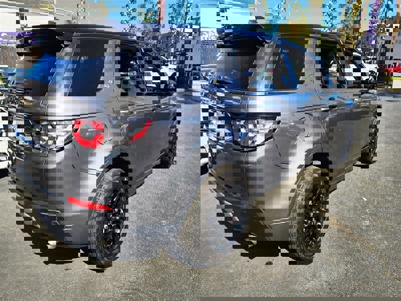 Used 2019 Land Rover Discovery Sport SE image 7