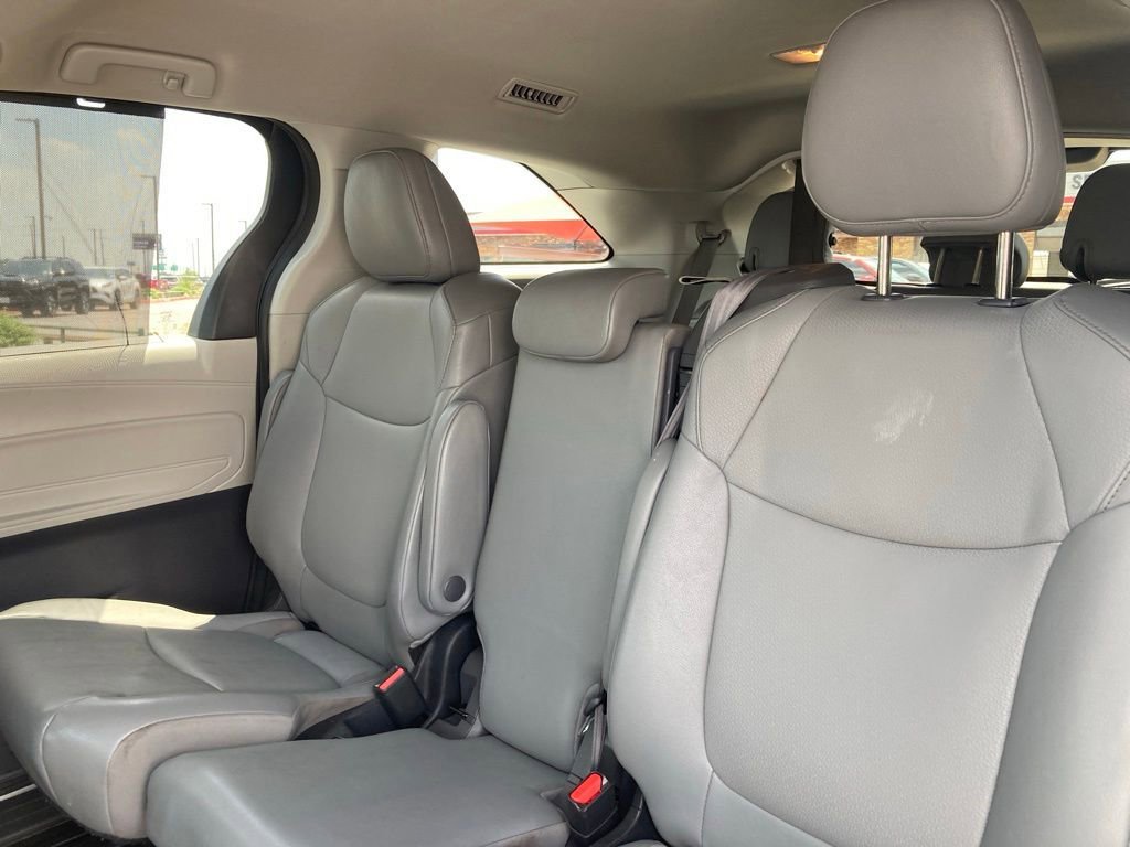 Used 2023 Toyota Sienna XLE FWD image 10