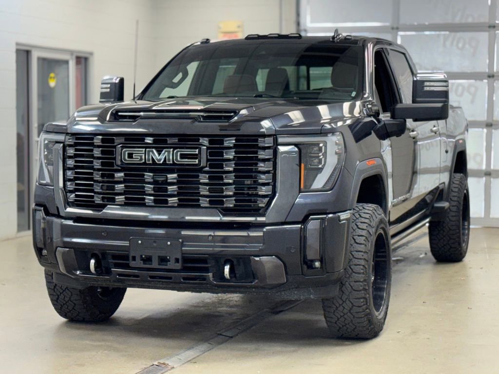 Used 2024 GMC Sierra 2500 Denali Ultimate AWD/4WD image 3
