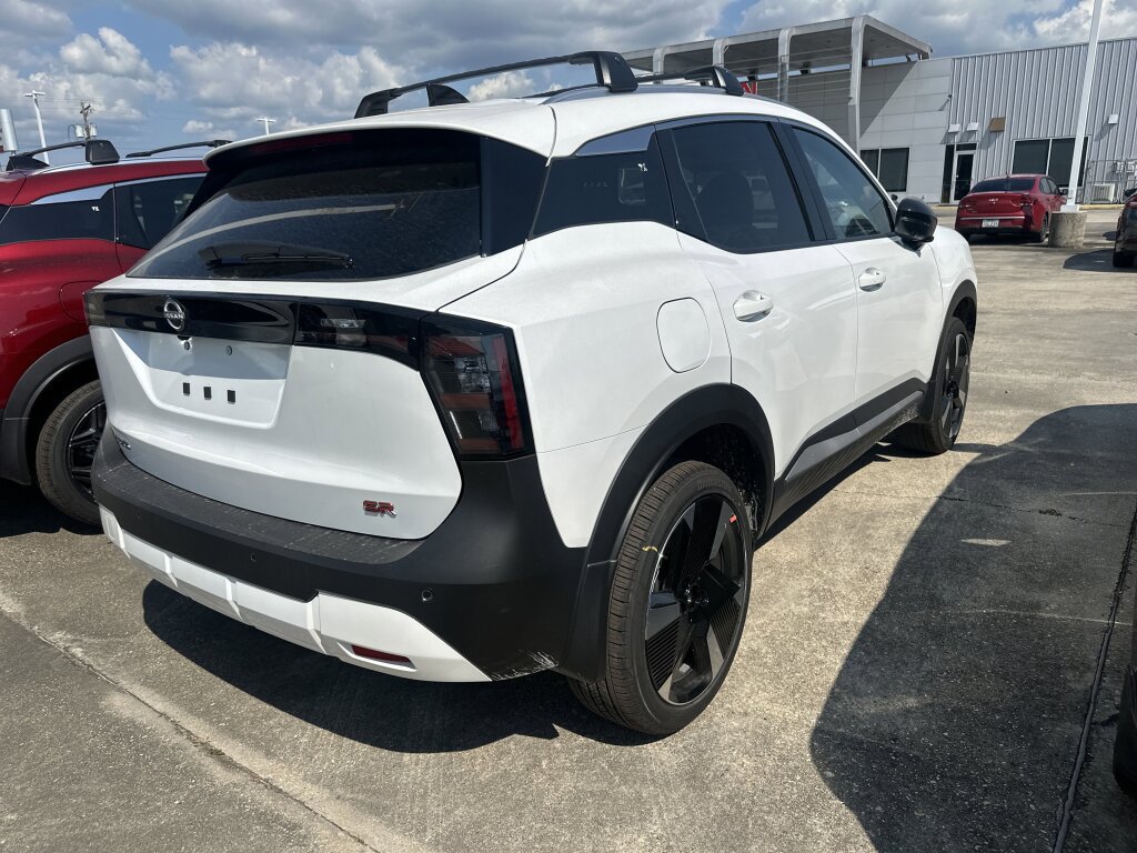 New 2026 Nissan Kicks SR image 2