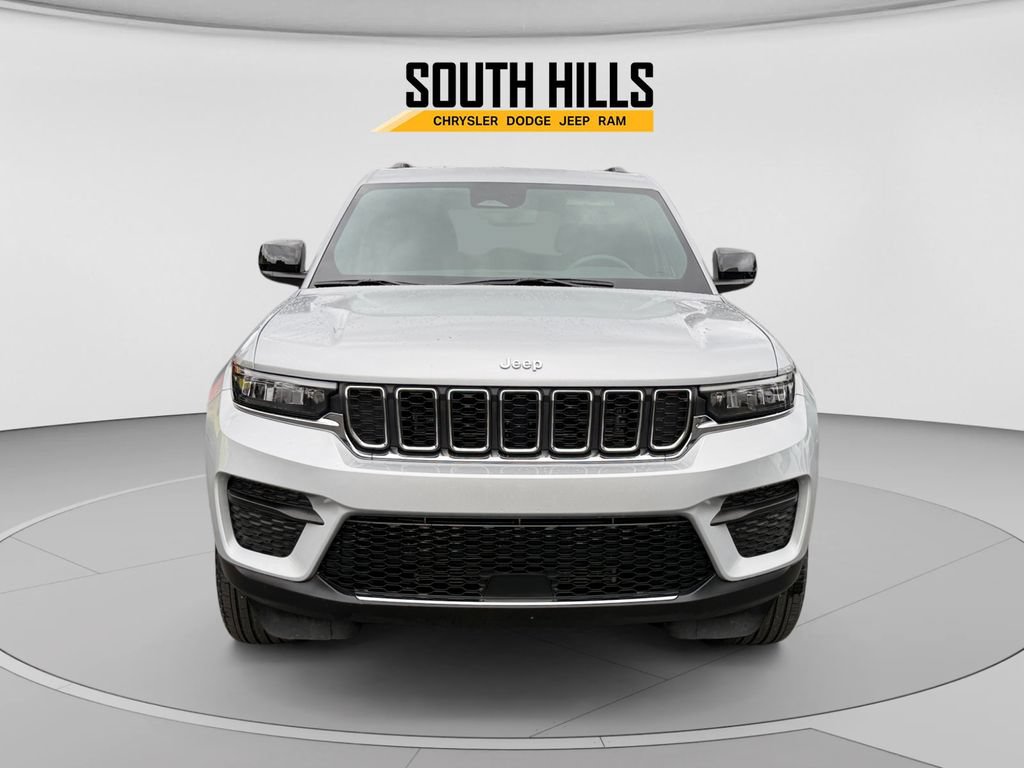 Used 2024 Jeep Grand Cherokee Laredo X w/ Trailer Tow Package AWD/4WD image 8