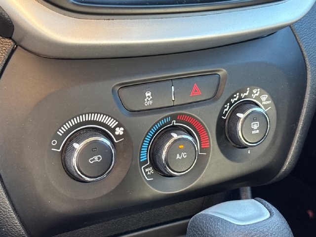 Used 2014 Jeep Cherokee Sport FWD image 26