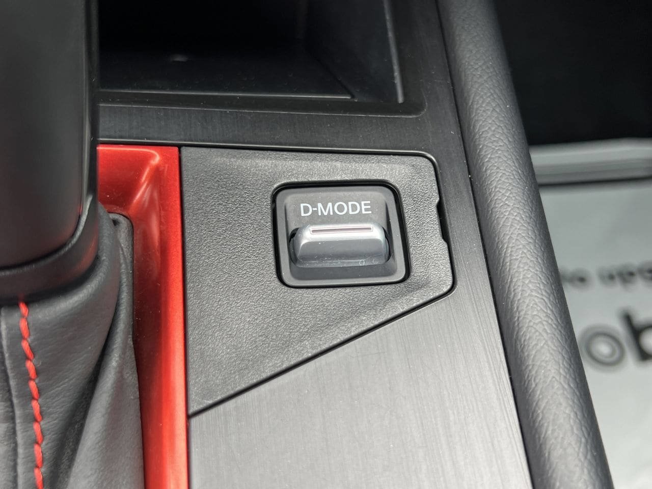 Used 2025 Nissan Kicks SR AWD/4WD image 18