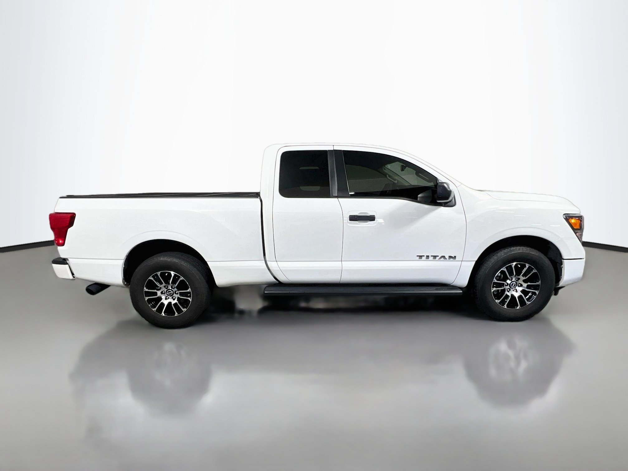 Used 2024 Nissan Titan SV AWD/4WD image 3
