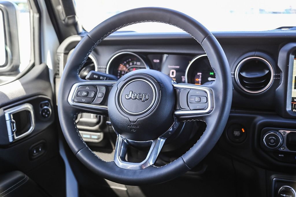 Used 2023 Jeep Wrangler Unlimited Sahara image 16